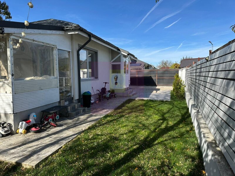 Casa 3 camere + dependinte, curte 380, Sabareni
