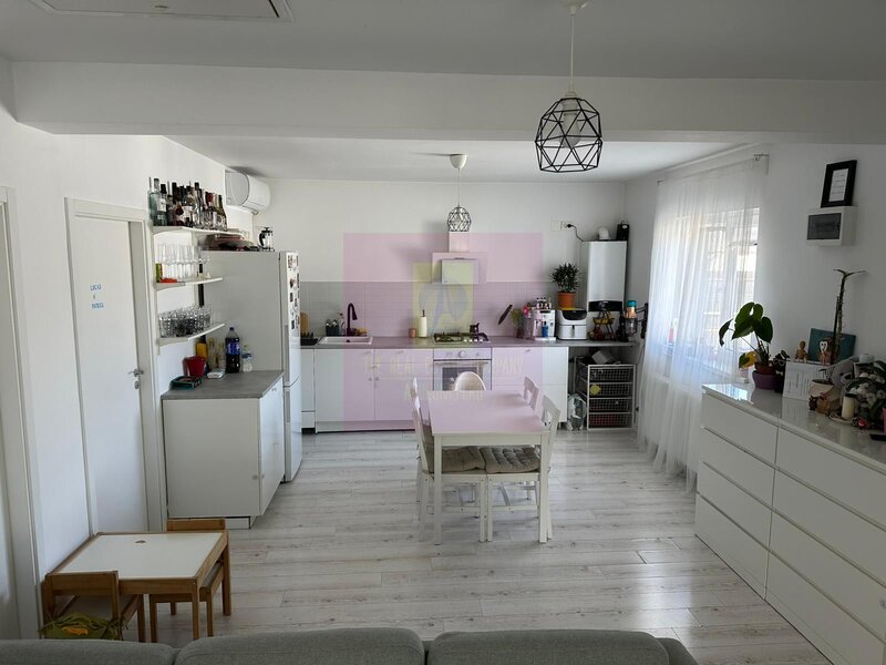 Casa 3 camere + dependinte, curte 380, Sabareni